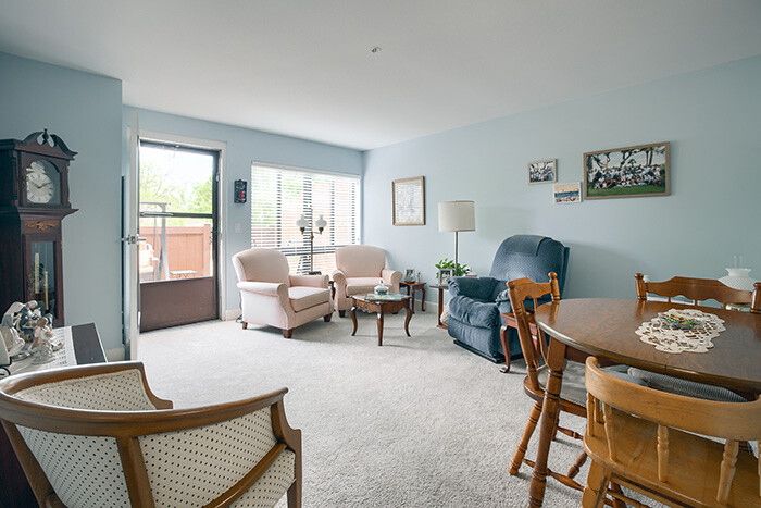 Larchwood Apartments Living Room