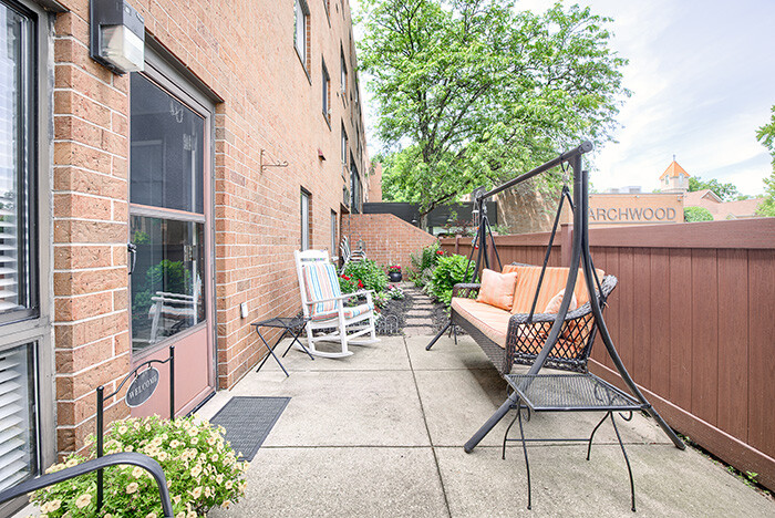 Larchwood Apartments Patio